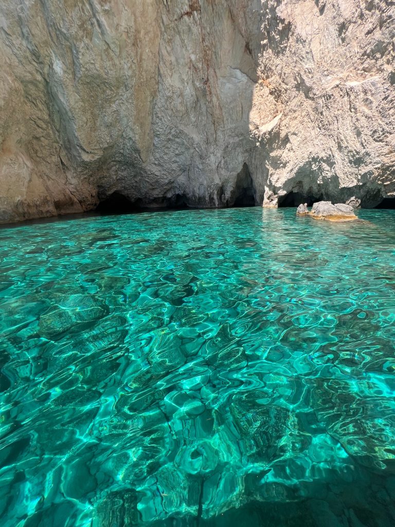 6B391B5B-F563-42E6-8CCF-8F52E8C529EC